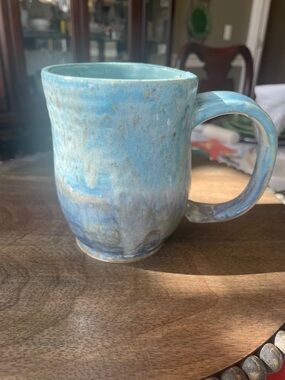Fish Lips Ceramics Glazed Ceramic Mug in Blue Gradient